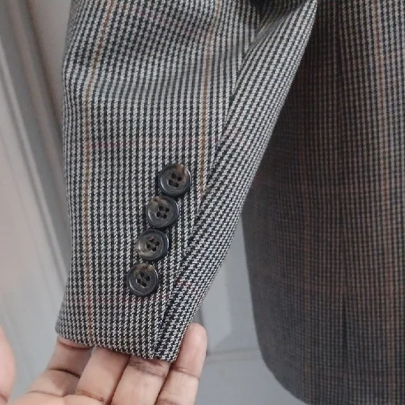 Classic Custom Men's Plaid Gray 3-Piece Suit, 42L / 36W x 32L - Picture 11 of 16